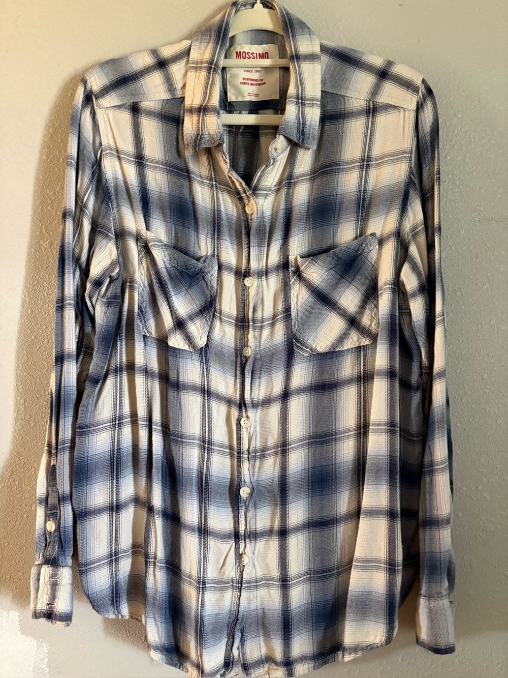 Mossimo Supply Co. White and Blue Plaid Button-Down Long Sleeve Shirt L